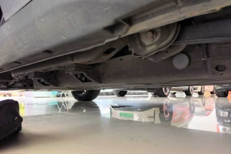 Used NETA V 2021 Long-Range Entertainment Edition Upgrade Model Left Side Sill