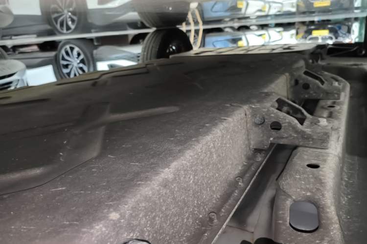 Used NETA V 2021 Long-Range Entertainment Edition Upgrade Model Left Side Sill