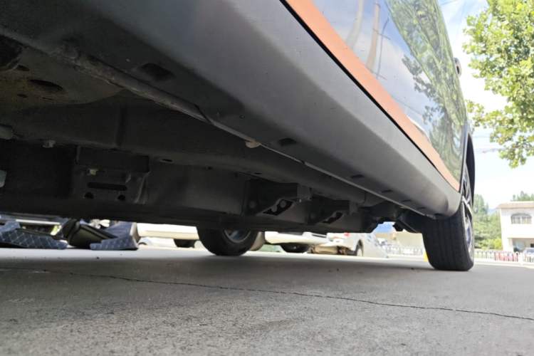 Used NETA V 2021 Long-Range Entertainment Edition Upgrade Model Left Side Sill