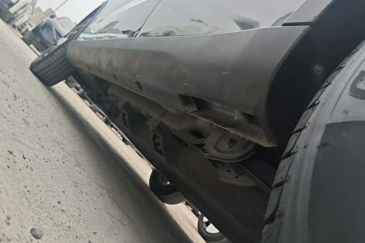 Used NETA V 2021 Long-Range Entertainment Edition Upgrade Model Left Side Sill