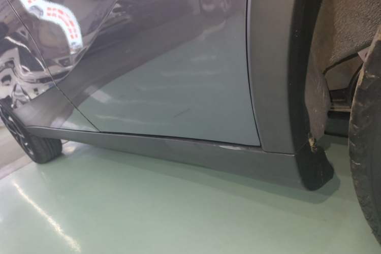 Used NETA V 2021 Long-Range Entertainment Edition Upgrade Model Left Side Sill