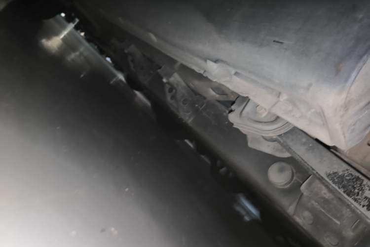 Used NETA V 2021 Long-Range Entertainment Edition Upgrade Model Left Side Sill