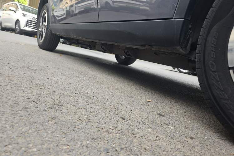 Used NETA V 2021 Long-Range Entertainment Edition Upgrade Model Left Side Sill