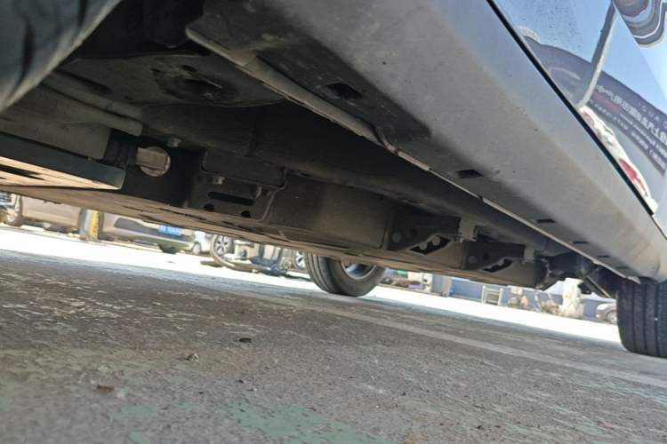 Used NETA V 2021 Long-Range Entertainment Edition Upgrade Model Left Side Sill