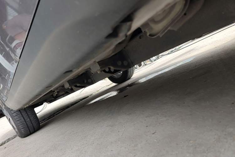 Used NETA V 2021 Standard Range Entertainment Version – Upgraded Model Left Side Sill