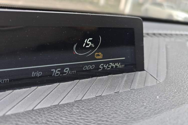 Used NETA V 2021 Long-Range Entertainment Edition Upgrade Model Odometer Close Up