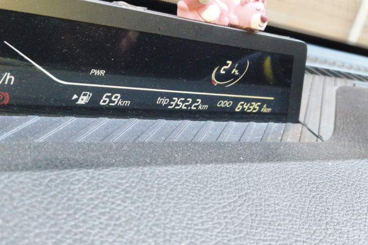 Used NETA V 2021 Standard Range Entertainment Version – Upgraded Model Odometer Close Up