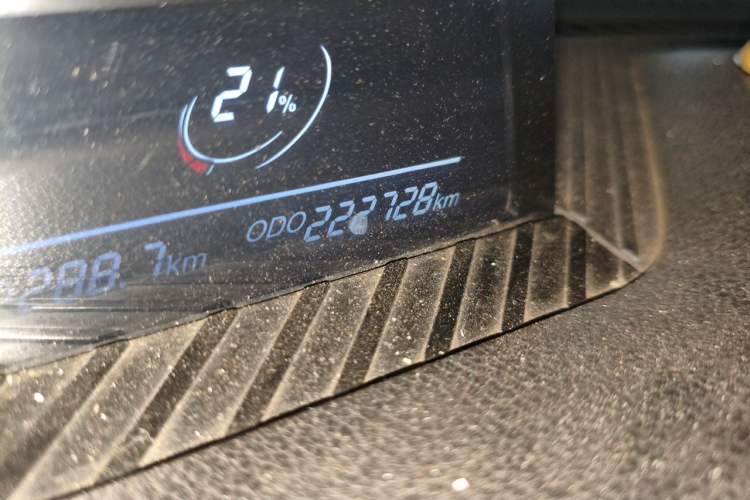Used NETA V 2021 Standard Range Entertainment Version – Upgraded Model Odometer Close Up