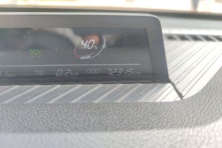 Used NETA V 2021 Long-Range Entertainment Edition Odometer Close Up