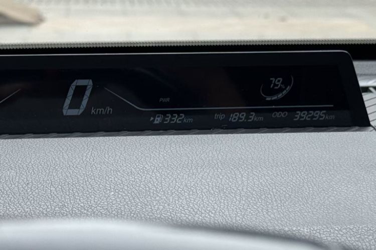 Used NETA V 2021 Long-Range Entertainment Edition Upgrade Model Odometer Close Up
