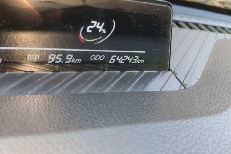 Used NETA V 2021 Long-Range Entertainment Edition Upgrade Model Odometer Close Up