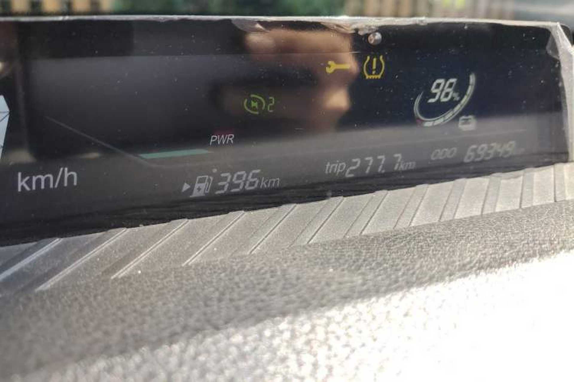 Used NETA V 2021 Long-Range Entertainment Edition Odometer Close Up