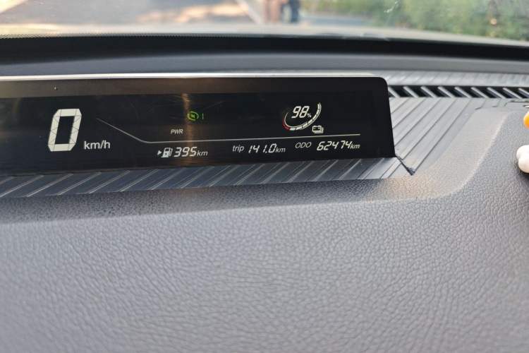Used NETA V 2021 Long-Range Entertainment Edition Odometer Close Up