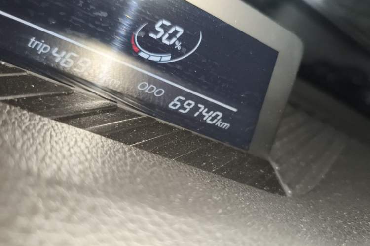 Used NETA V 2021 Long-Range Entertainment Edition Upgrade Model Odometer Close Up