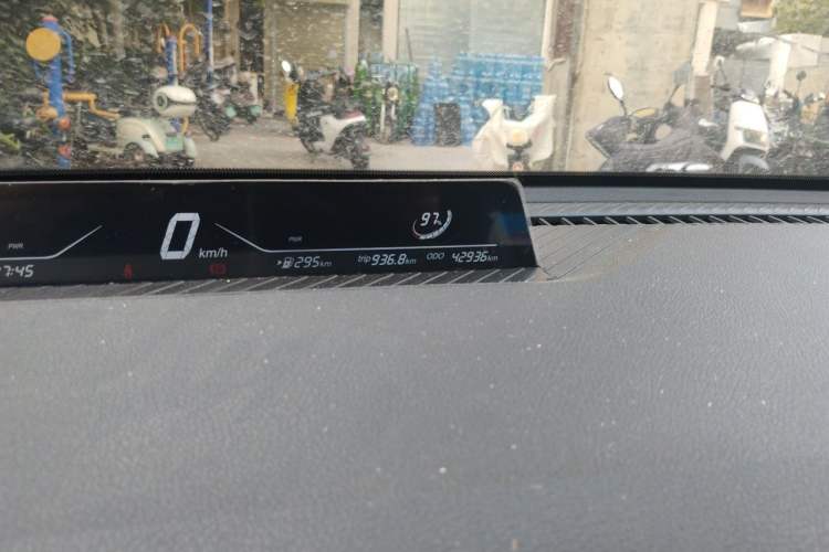 Used NETA V 2021 Standard Range Entertainment Version – Upgraded Model Odometer Close Up