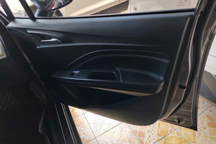 Used NETA V 2021 Standard Range Entertainment Version – Upgraded Model Right Front Door Interior