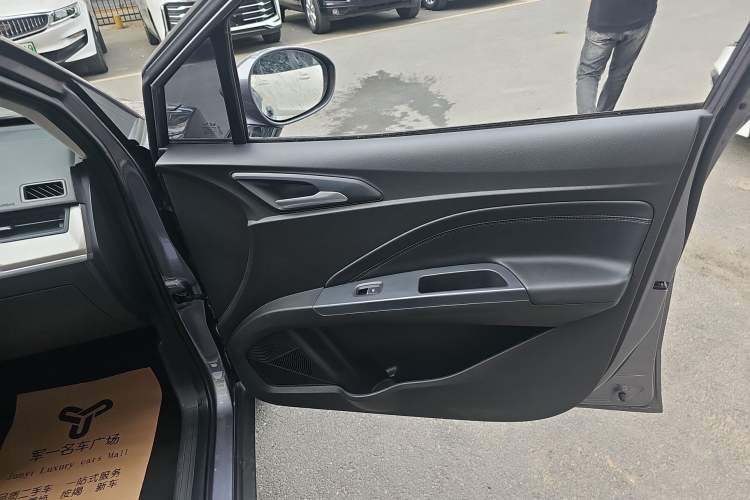 Used NETA V 2021 Long-Range Entertainment Edition Upgrade Model Right Front Door Interior