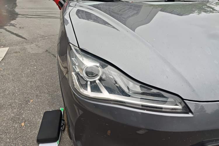 Used NETA V 2021 Standard Range Entertainment Version – Upgraded Model Right Front Headlight
