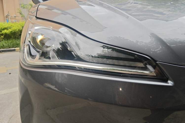 Used NETA V 2021 Standard Range Entertainment Version – Upgraded Model Right Front Headlight