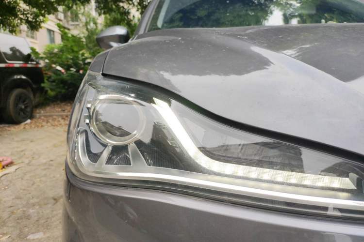 Used NETA V 2021 Standard Range Entertainment Version – Upgraded Model Right Front Headlight
