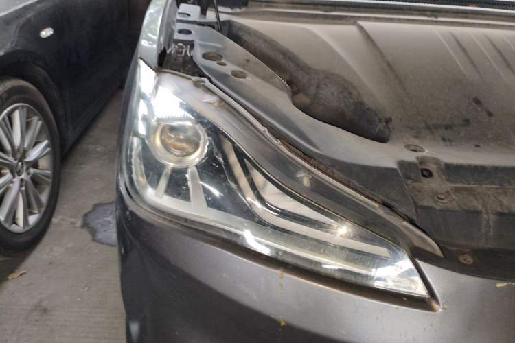 Used NETA V 2021 Standard Range Entertainment Version – Upgraded Model Right Front Headlight