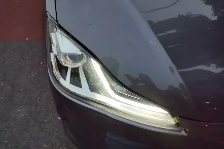 Used NETA V 2021 Standard Range Entertainment Edition Right Front Headlight