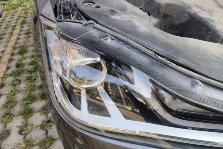 Used NETA V 2021 Long-Range Entertainment Edition Upgrade Model Right Front Headlight