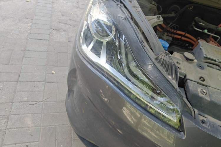 Used NETA V 2021 Standard Range Entertainment Version – Upgraded Model Right Front Headlight