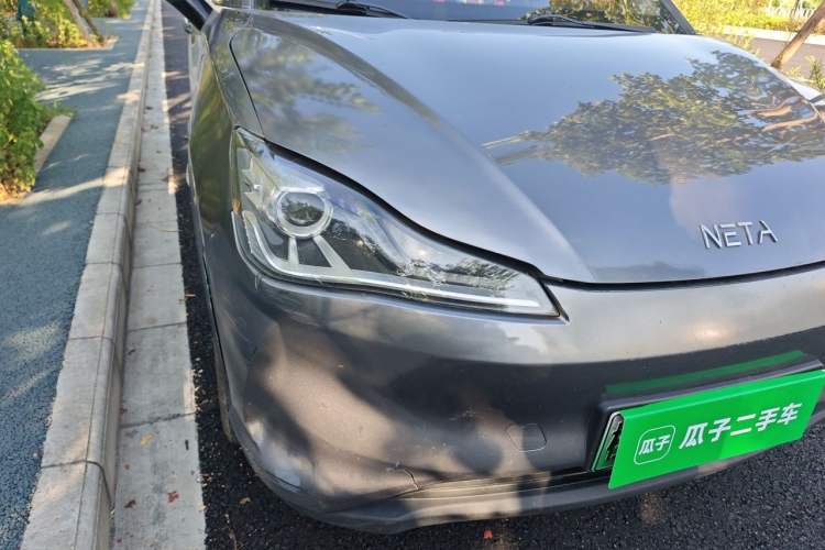 Used NETA V 2021 Long-Range Entertainment Edition Right Front Headlight
