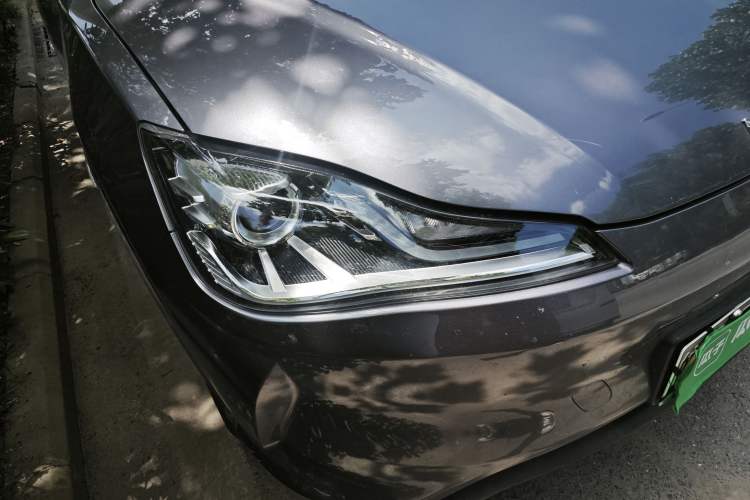 Used NETA V 2021 Standard Range Entertainment Version – Upgraded Model Right Front Headlight