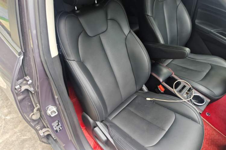 Used NETA V 2021 Long-Range Entertainment Edition Upgrade Model Right Front Seat