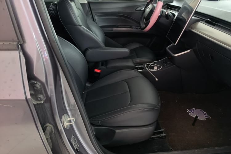 Used NETA V 2021 Long-Range Entertainment Edition Upgrade Model Right Front Seat