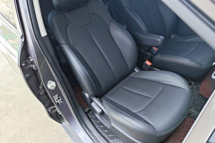 Used NETA V 2021 Long-Range Entertainment Edition Upgrade Model Right Front Seat