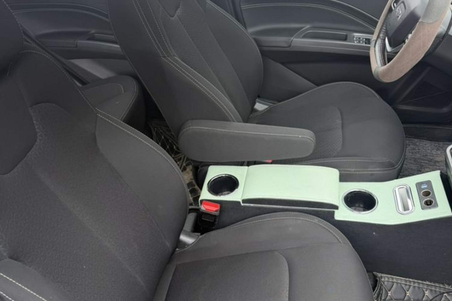 Used NETA V 2021 Standard Range Entertainment Version – Upgraded Model Right Front Seat