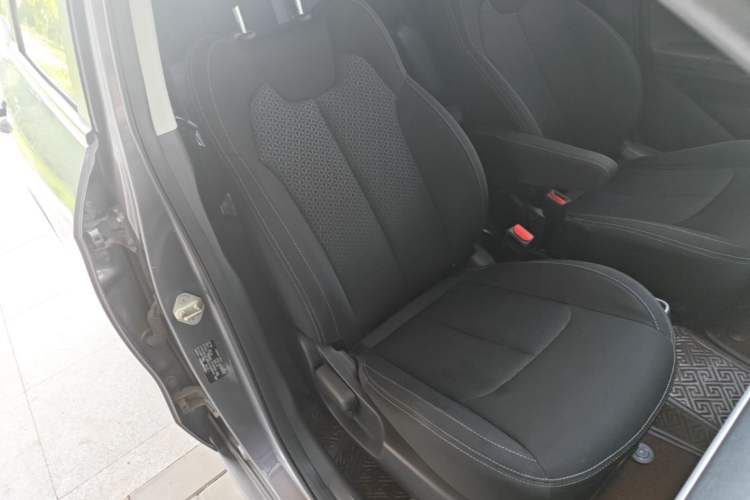 Used NETA V 2021 Standard Range Entertainment Version – Upgraded Model Right Front Seat