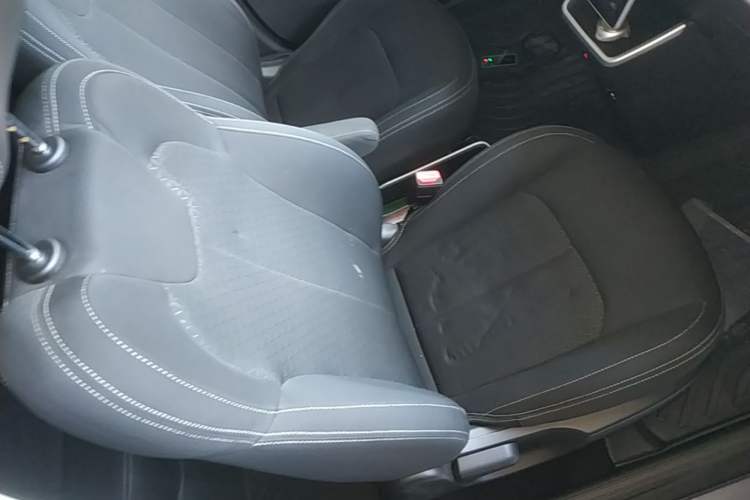 Used NETA V 2021 Standard Range Entertainment Version – Upgraded Model Right Front Seat