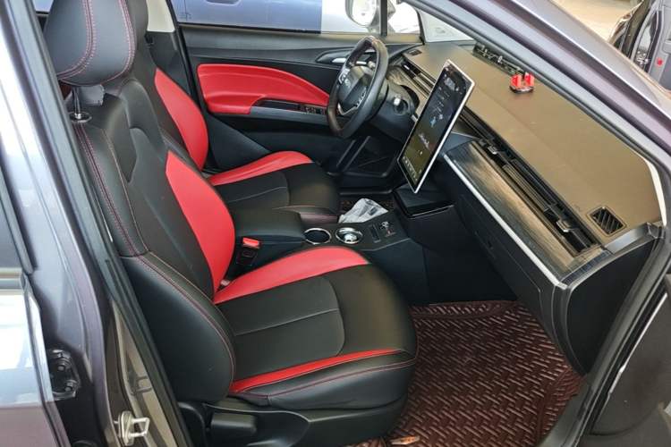 Used NETA V 2021 Long-Range Entertainment Edition Right Front Seat