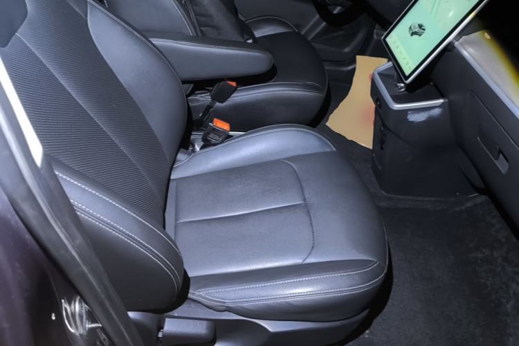Used NETA V 2021 Long-Range Entertainment Edition Upgrade Model Right Front Seat