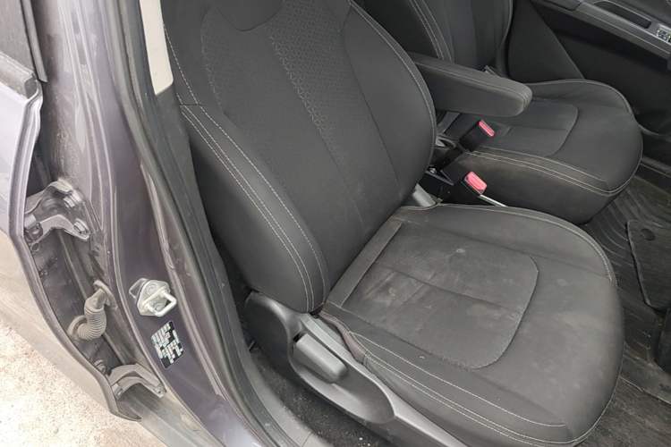 Used NETA V 2021 Standard Range Entertainment Version – Upgraded Model Right Front Seat