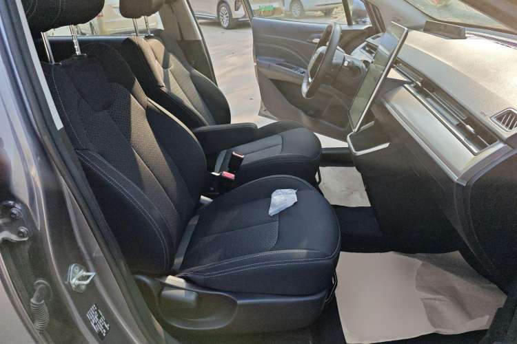 Used NETA V 2021 Standard Range Entertainment Version – Upgraded Model Right Front Seat