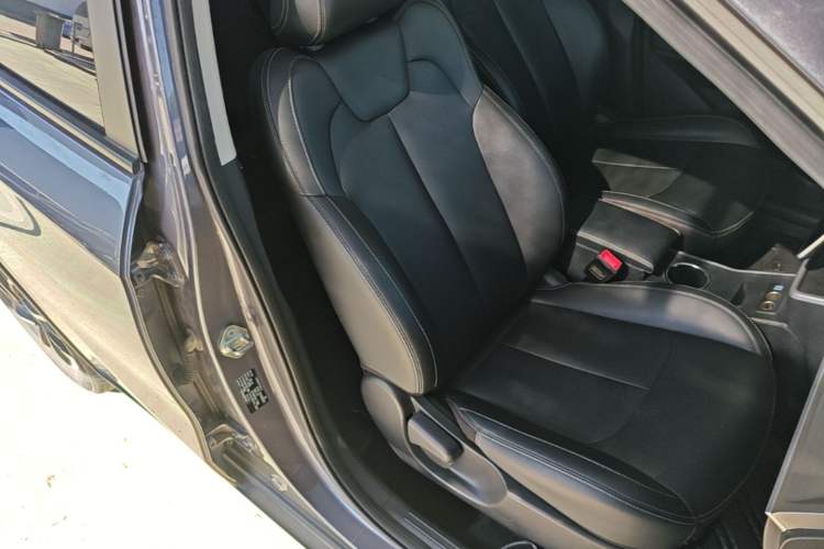 Used NETA V 2021 Long-Range Entertainment Edition Upgrade Model Right Front Seat