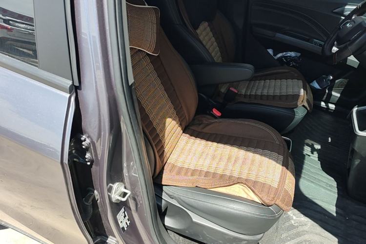 Used NETA V 2021 Standard Range Entertainment Version – Upgraded Model Right Front Seat