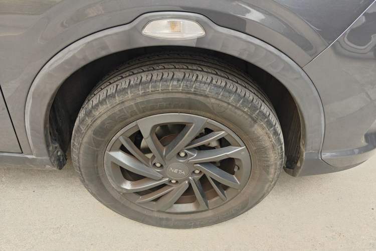 Used NETA V 2021 Standard Range Entertainment Version – Upgraded Model Right Front Wheel Hub