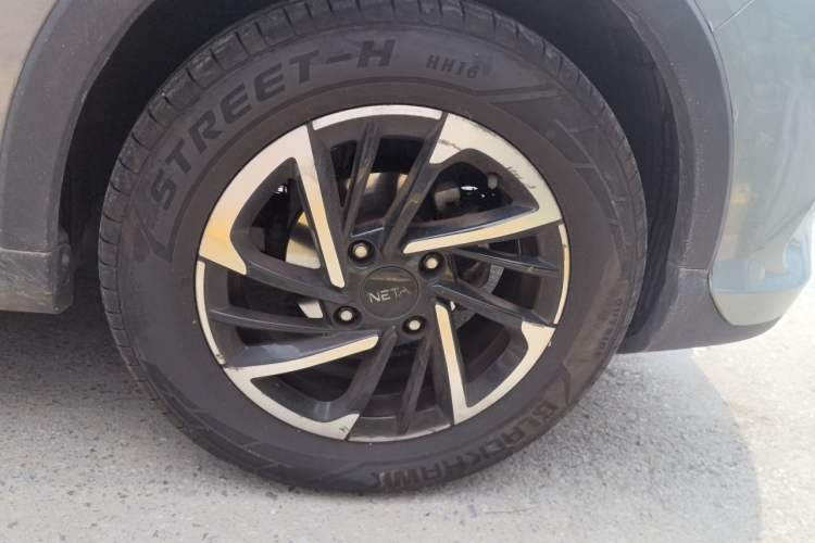Used NETA V 2021 Long-Range Entertainment Edition Upgrade Model Right Front Wheel Hub