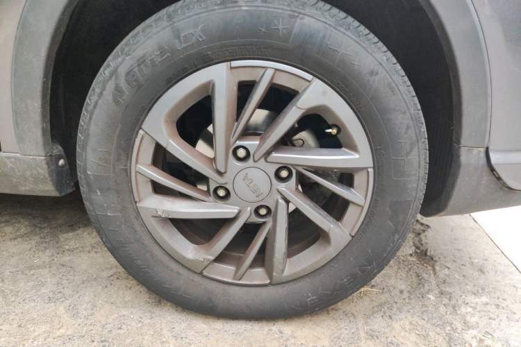 Used NETA V 2021 Standard Range Entertainment Version – Upgraded Model Right Front Wheel Hub