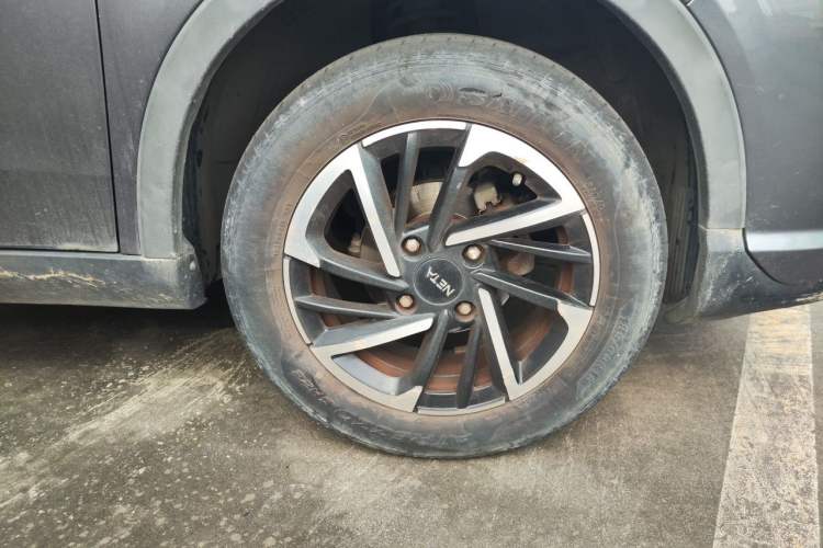 Used NETA V 2021 Long-Range Entertainment Edition Upgrade Model Right Front Wheel Hub