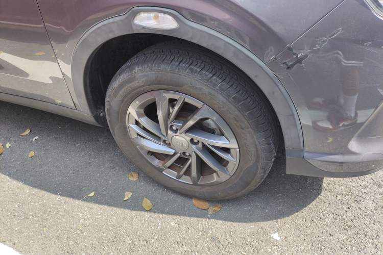 Used NETA V 2021 Standard Range Entertainment Version – Upgraded Model Right Front Wheel Hub