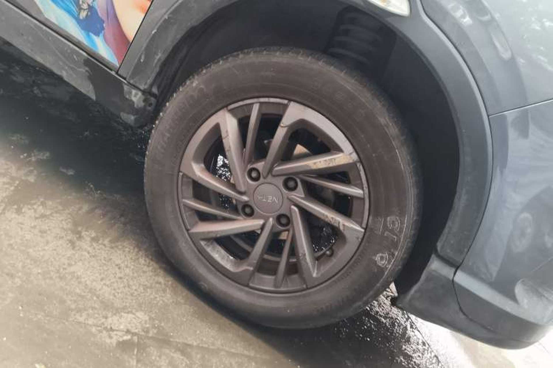 Used NETA V 2021 Standard Range Entertainment Version – Upgraded Model Right Front Wheel Hub