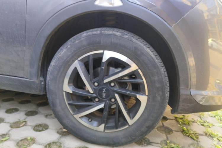 Used NETA V 2021 Long-Range Entertainment Edition Upgrade Model Right Front Wheel Hub