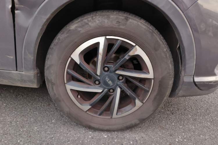 Used NETA V 2021 Long-Range Entertainment Edition Upgrade Model Right Front Wheel Hub